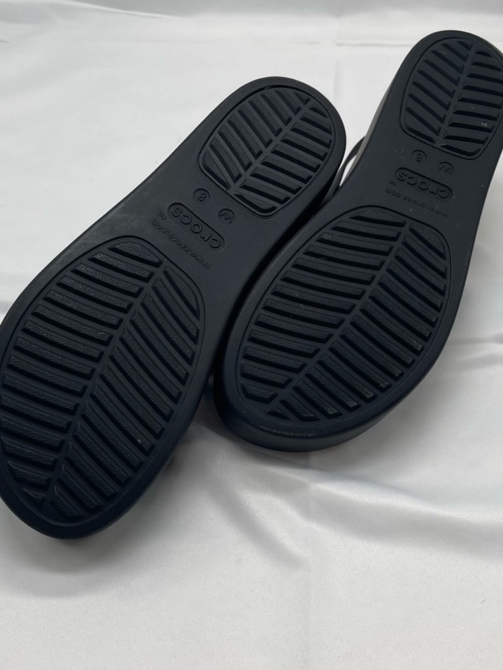 Crocs Brooklyn Black Strappy Low Platform Sandals. Size 8 - Picture 12 of 13
